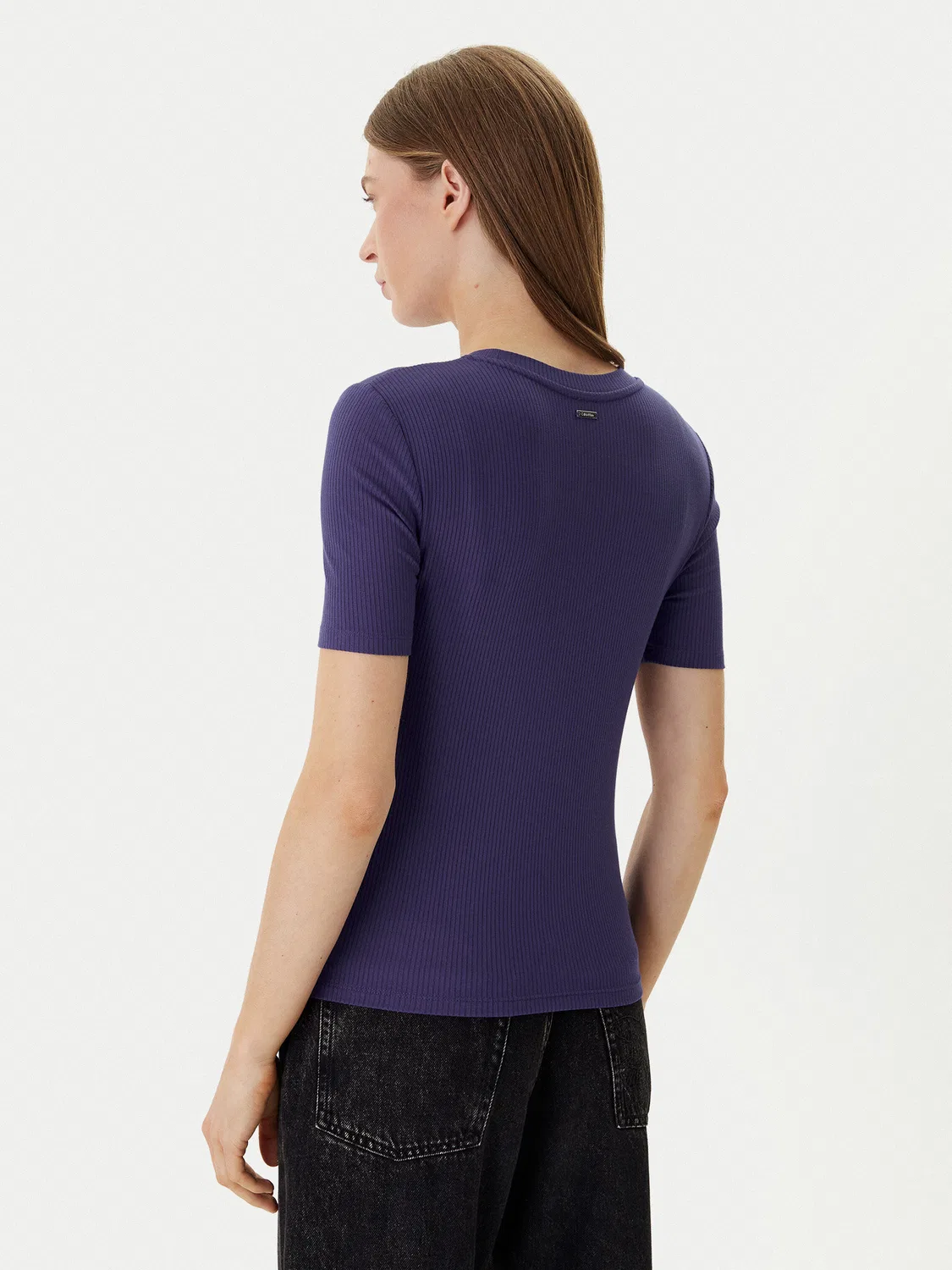 Женская футболка приталенного кроя Calvin Klein, фиолетовый — фото 3