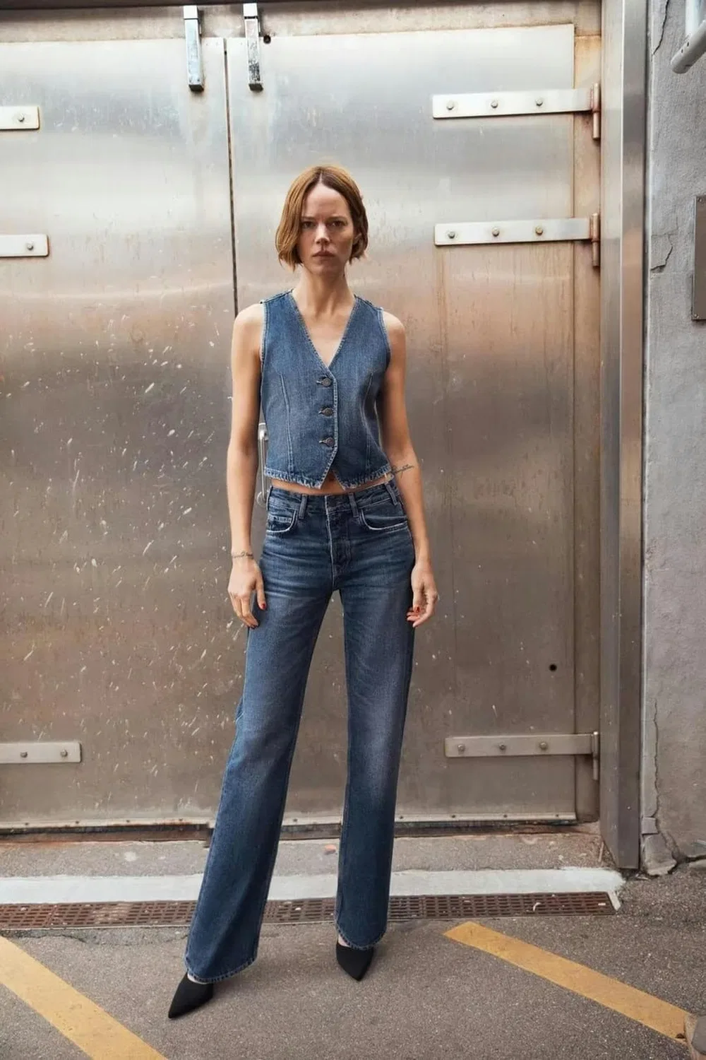 Женский джинсовый жилет с V-образным вырезом Temperamento Cavallo alla Moda e Versatile, Blu Denim — фото 4