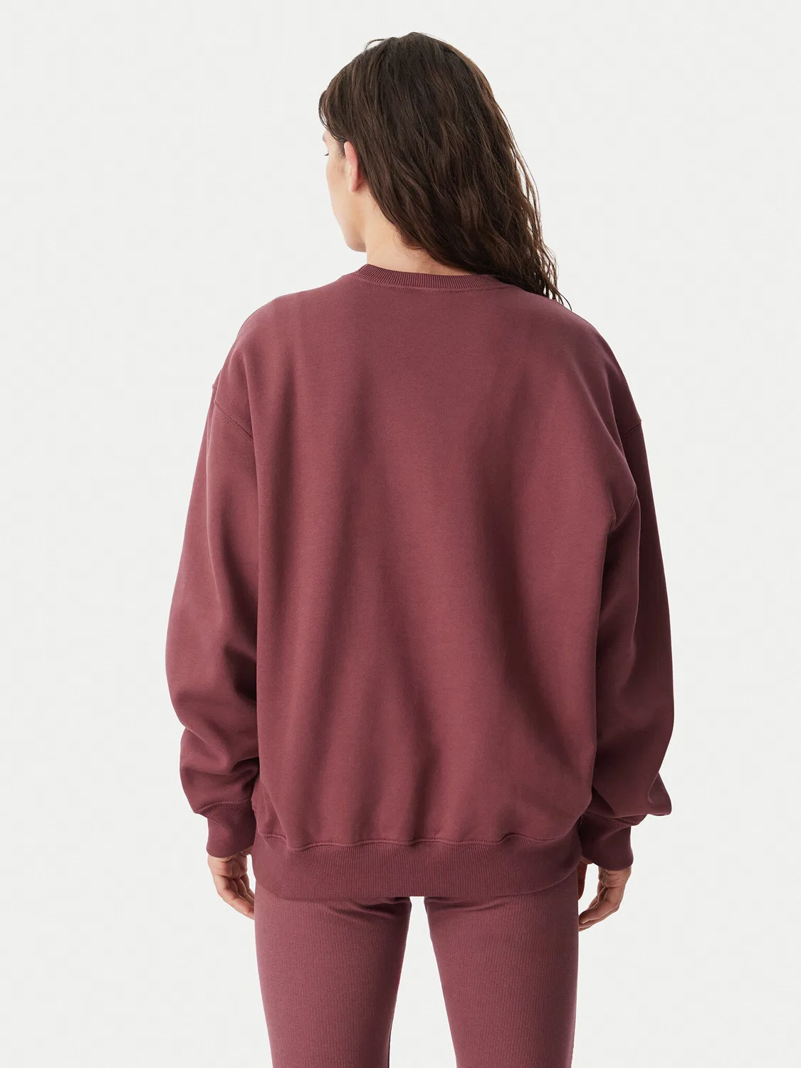 Женская толстовка стандартного кроя Essentials Crew Long Fleece Sweatshirt Adidas, коричневый — фото 3