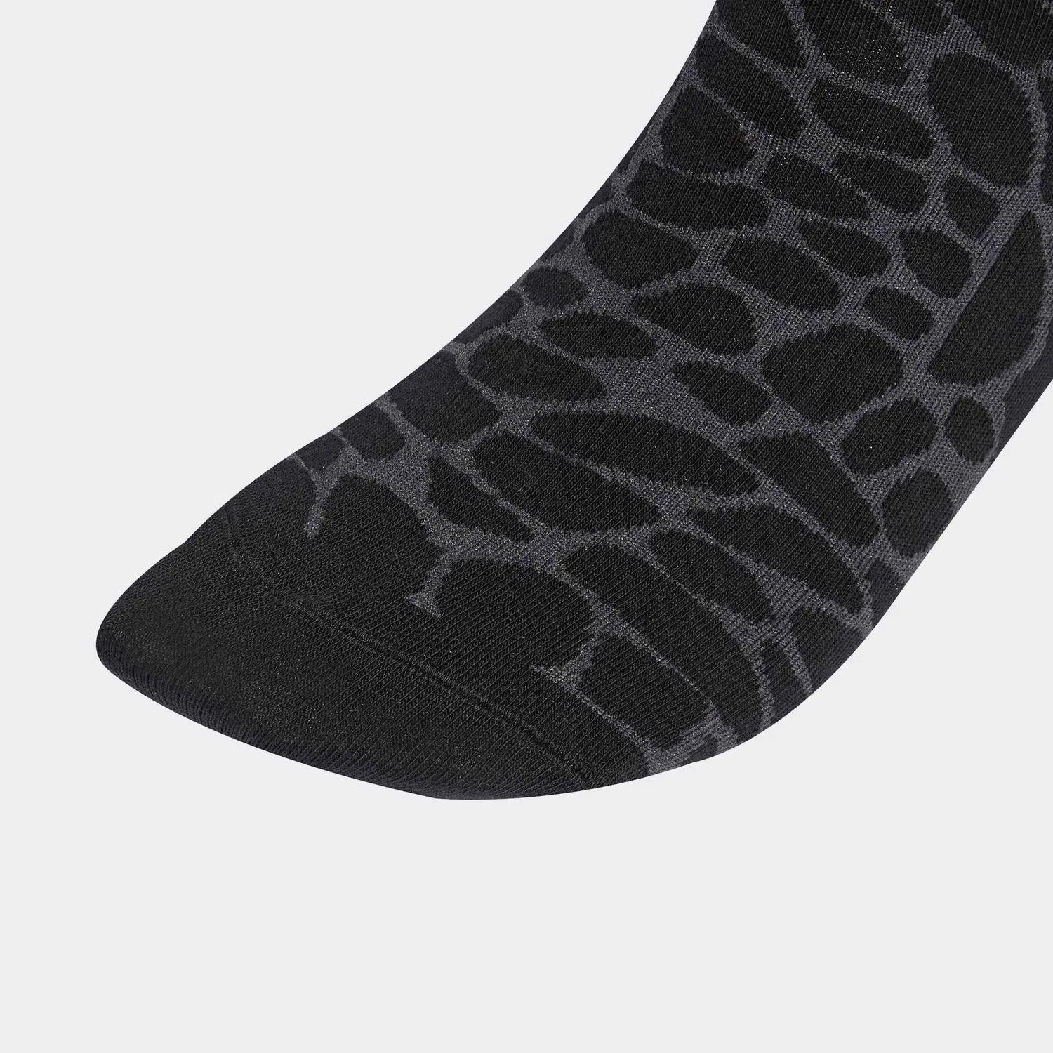 Женские носки-гольфы с крокодиловым принтом Adidas Originals, Black/Grey Three — фото 3