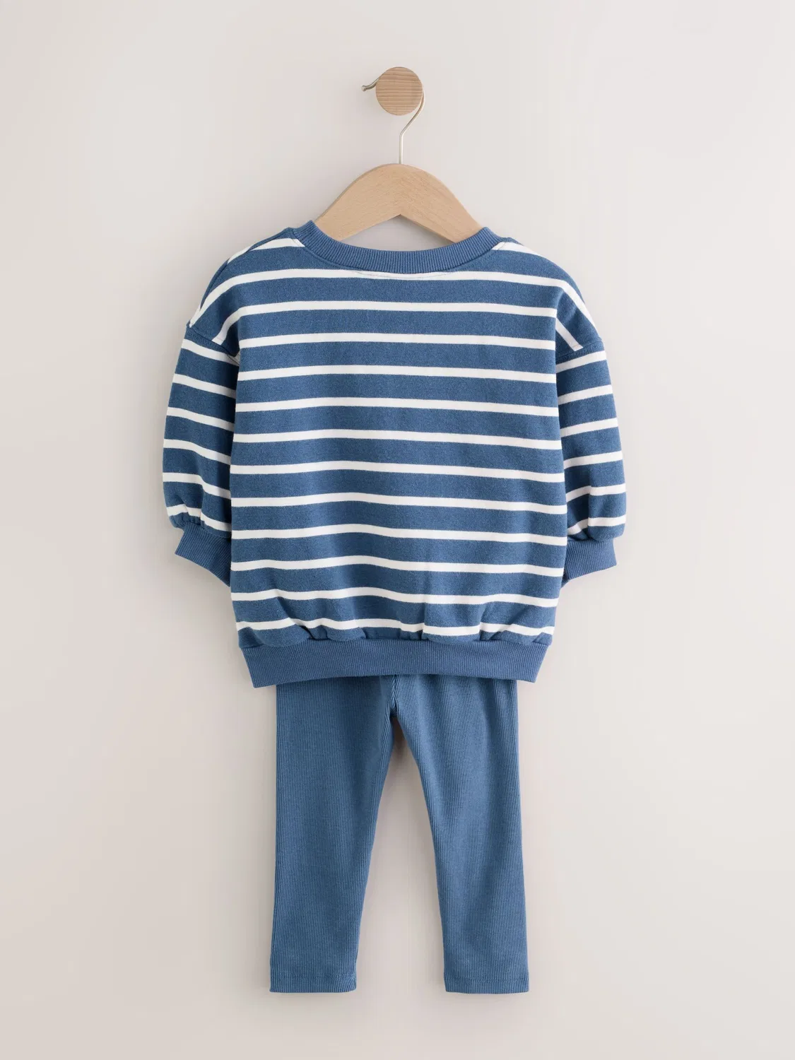Спортивный костюм для девочек Navy Stripe Characters Next, темно-синий в полоску с персонажами — фото 4
