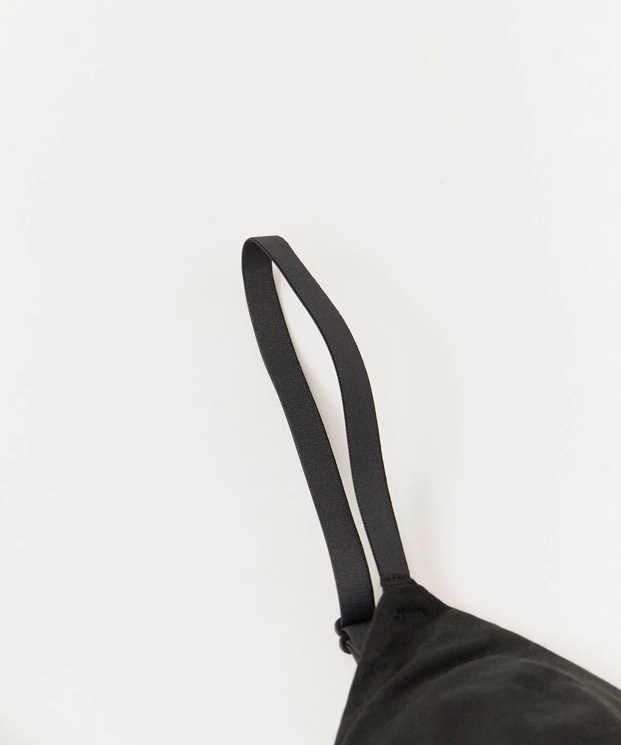 Женский спортивный бра без косточек с треугольными чашками Calvin Klein LGHT LINED TRIANGLE, Серый — фото 3