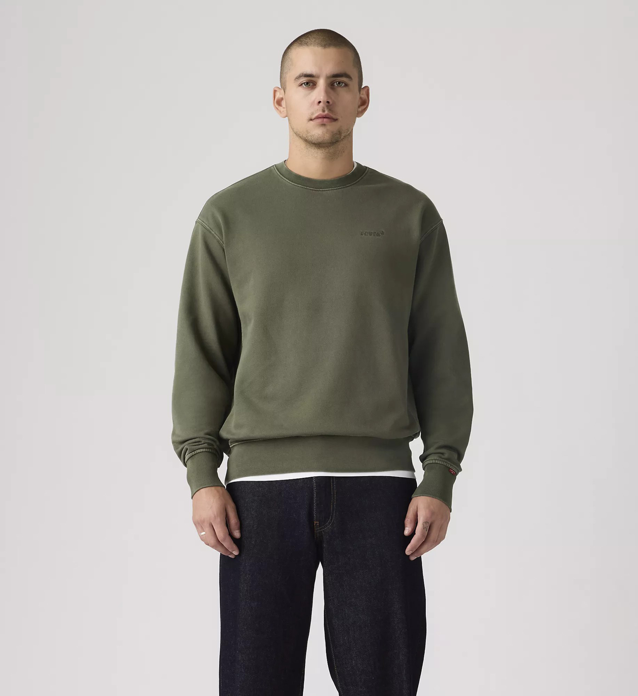 Свитшот Levi's Authentic Crewneck Garment Dye, зеленый — фото 3
