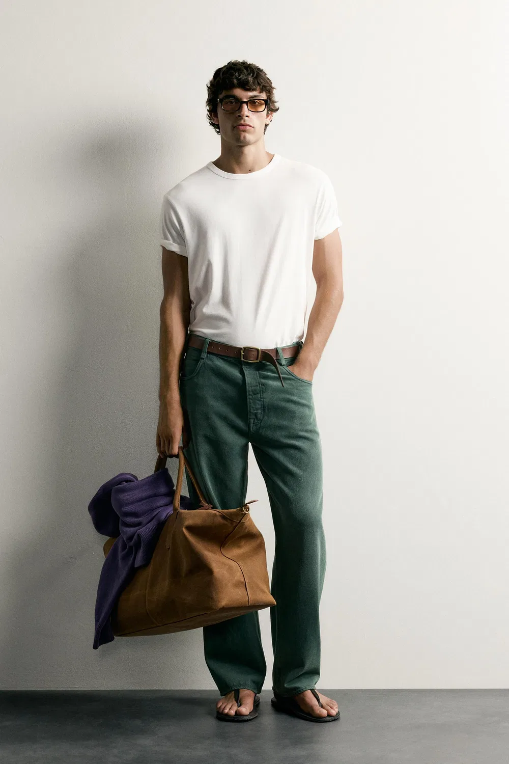 Джинсы свободного кроя, отглаженные. ZARA, Bottle green