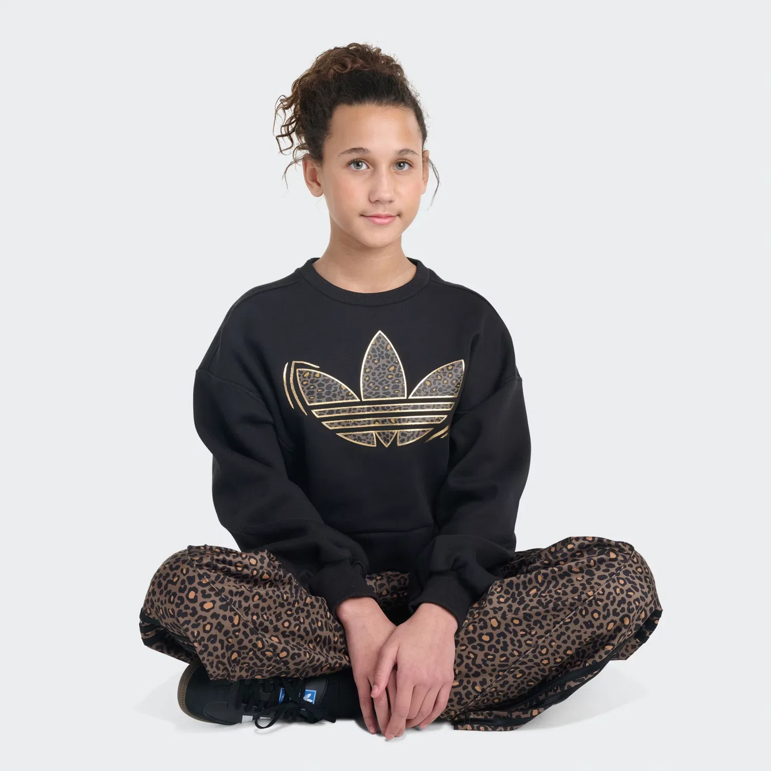 Детский свитшот с длинным рукавом и принтом Cheetah Trefoil Adidas Originals, черный — фото 2
