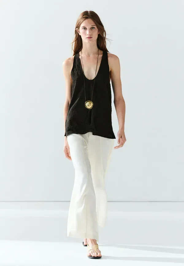 Топ с вышивкой Flowing top with embroidery Massimo Dutti, черный — фото 3