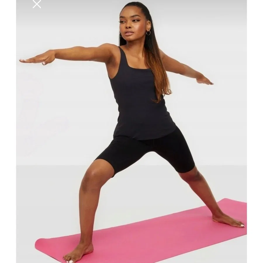 Женский топ-майка Nike Yoga Luxe Shelf-Bra Dri-Fit Black, Черный — фото 4