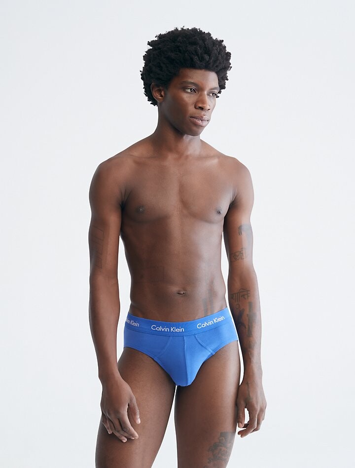 

Трусы Calvin Klein Classics Hip Brief, 3 предмета, синий (размер S)
