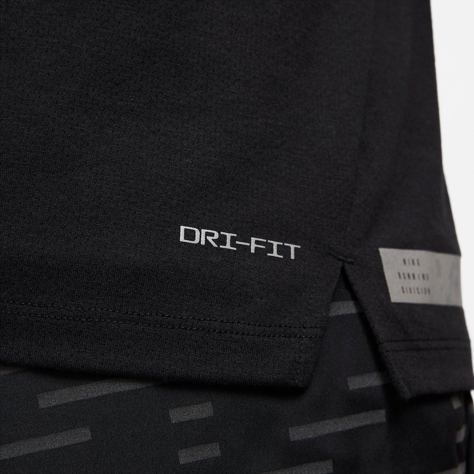 Топ Nike Dri-fit Run Division Rise 365 Tops 'Black' DX0852-010, черный — фото 3
