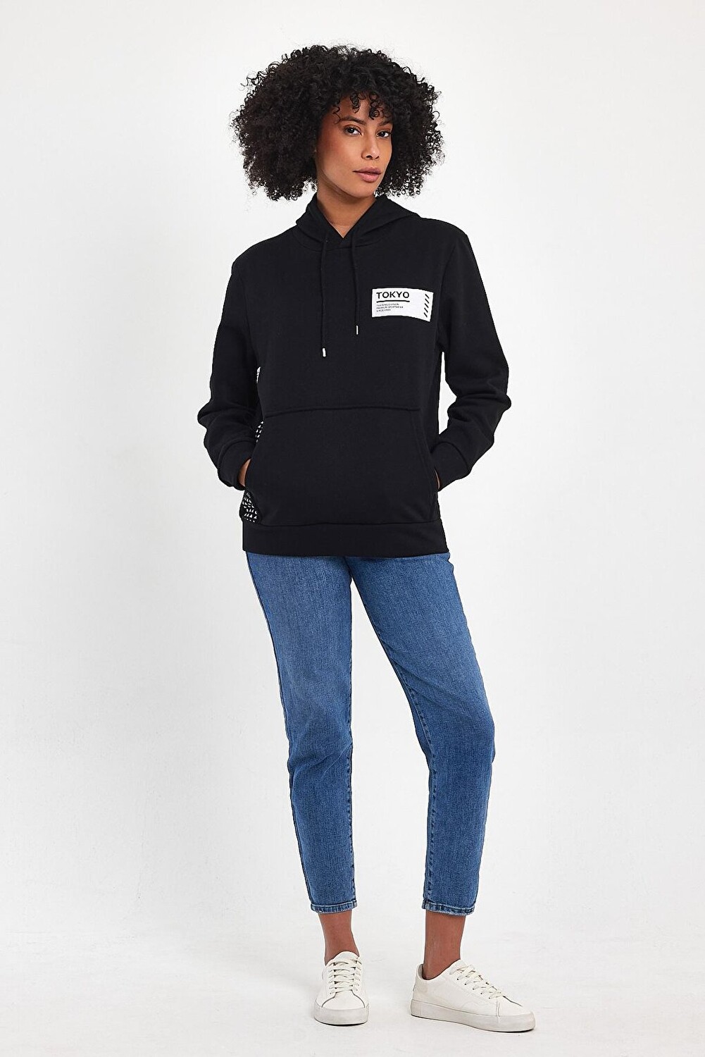 

Женская удобная толстовка из трехниточного флиса с капюшоном и принтом Токио spr24swk05 Süperlife, черный