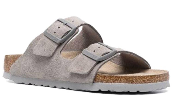Тапочки arizona soft footbed suede leather narrow fit sandals 'stone coin' Birkenstock, бежевый — фото 2