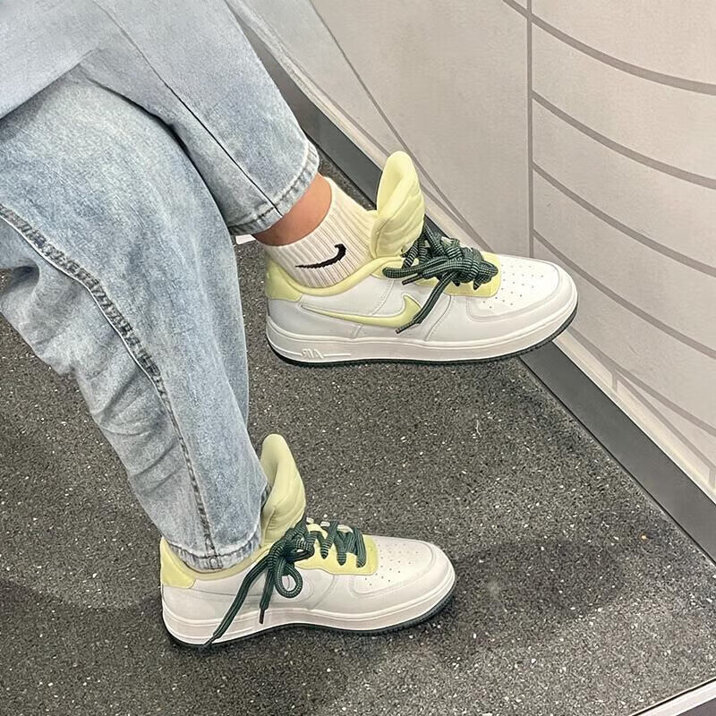 Кроссовки Air Force 1 Low "Padded Tongue" GS Nike, белый/зеленый — фото 2