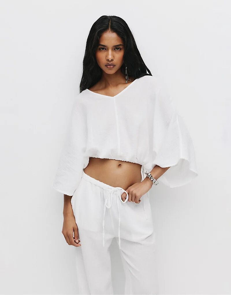 

Регулируемая креповая блузка Pull&Bear белого цвета