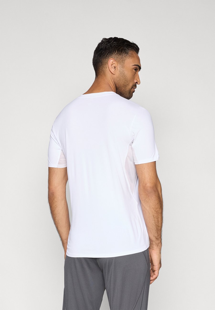 Спортивная футболка Adidas Performance ADIZERO TEE, White — фото 3