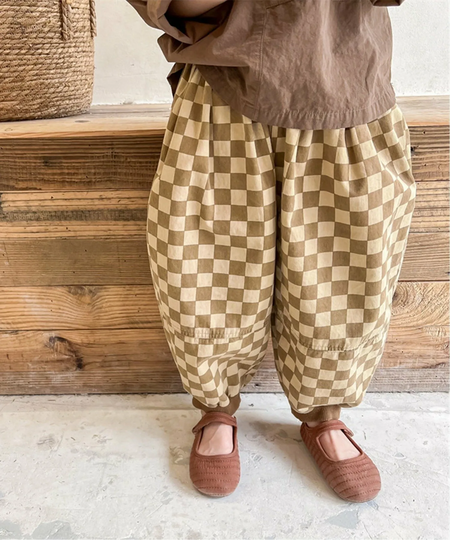 Клетчатые брюки в тон с завязками по низу Aimoha Kids, brown