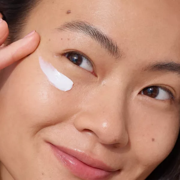 Крем для лица Lancôme — Renergie Lift многофункциональный ультра- для коррекции темных кругов под глазами Lancome — фото 2