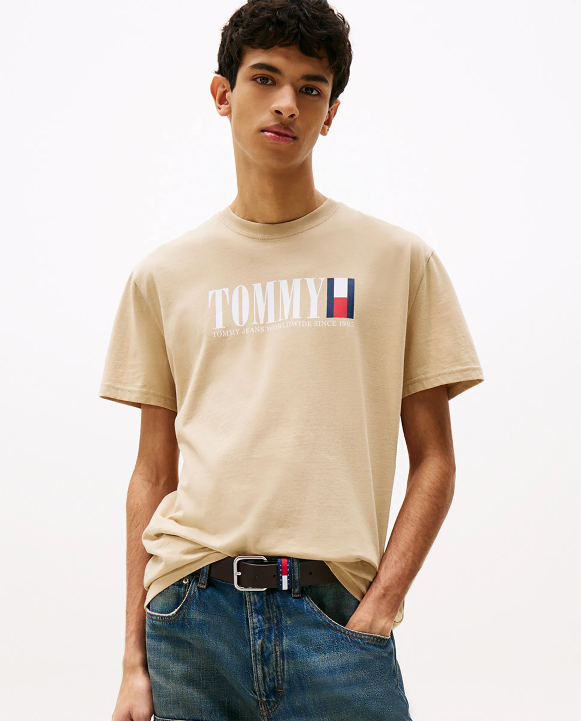 

Мужская футболка классического кроя с коротким рукавом Tommy Jeans, бежевый