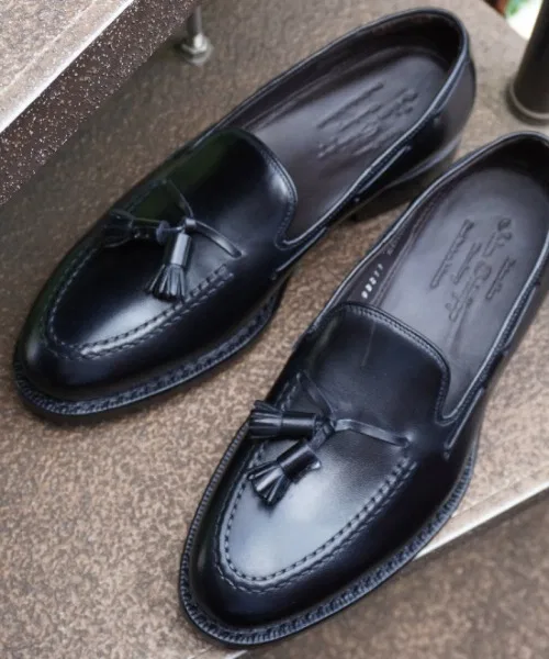 Jalan Sriwijaya/98811/CALF/BLACK/DAINITE SOLE/Лоферы с кисточками и подошвой из Dainite