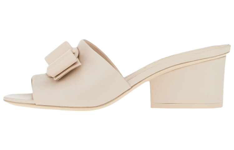 

Босоножки Ferragamo, белый