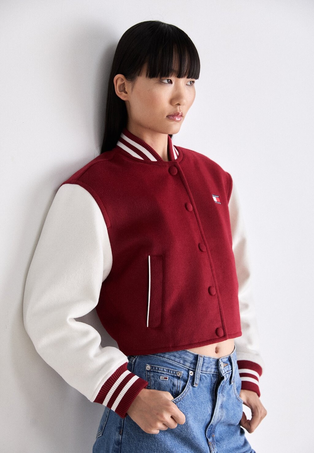 

Куртка-бомбер VARSITY Tommy Jeans, красный
