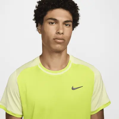 

Футболка Nike NikeCourt Advantage, цвет Cyber/Life Lime/Hyper Crimson/Black