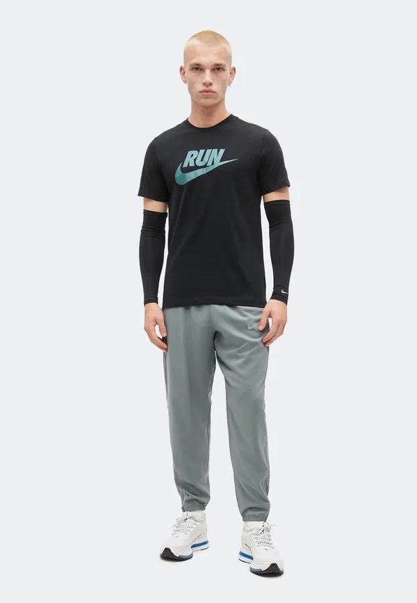 Спортивные штаны miler Nike Performance, Smoke Grey — фото 2