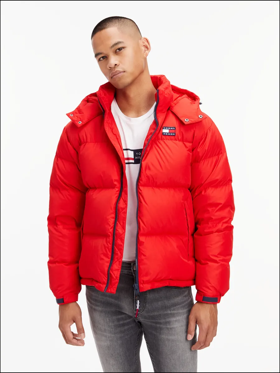 

Стеганая куртка Tommy Jeans "TJM ALASKA PUFFER", с капюшоном, с фирменной этикеткой, малиновый