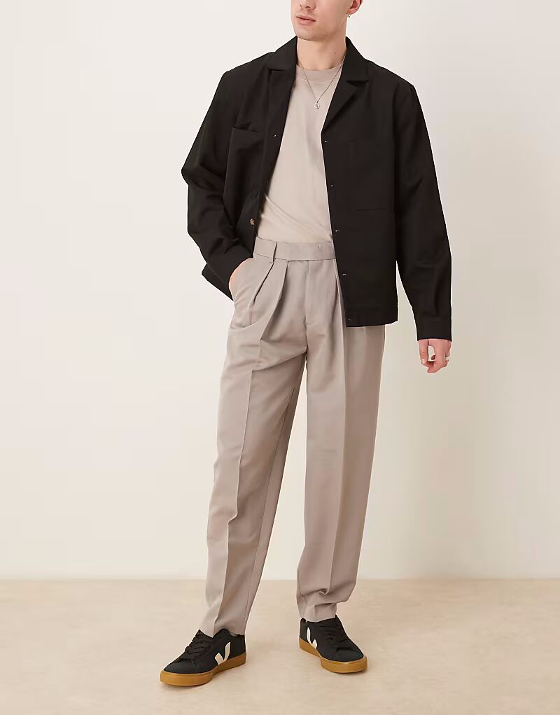 

ASOS DESIGN элегантные зауженные брюки свободного кроя с двойными складками и отделкой на заднем кармане в каменном цвете