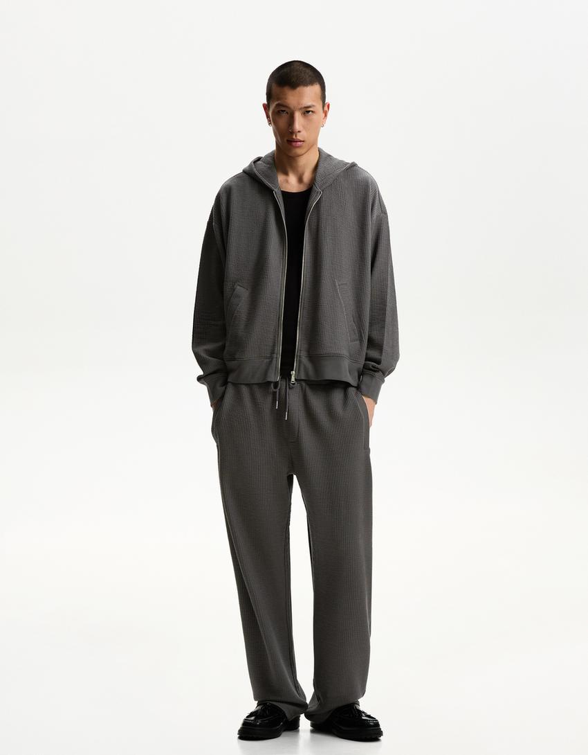 

Фактурные брюки широкого кроя Bershka, серый
