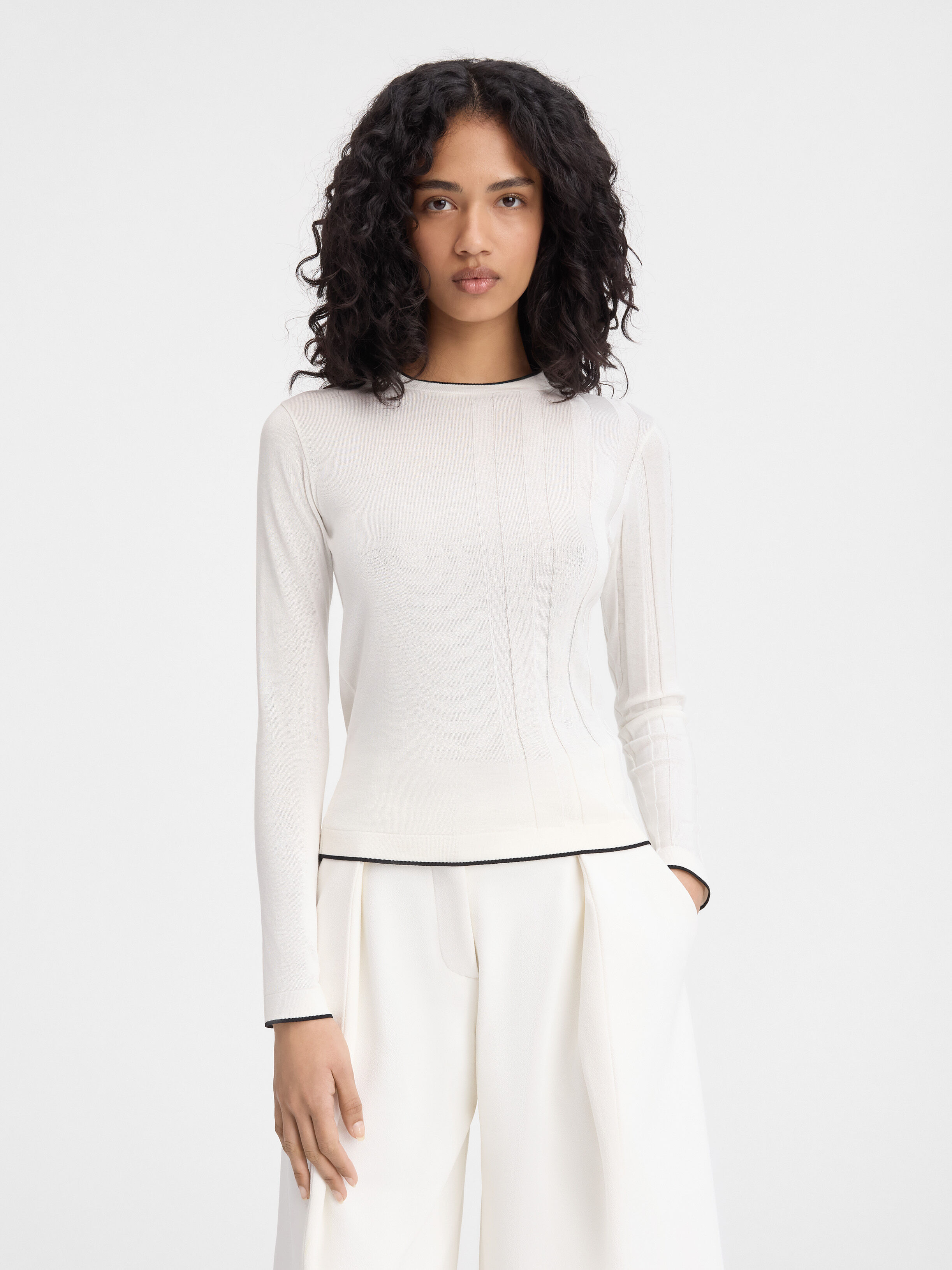 

Асимметричный вязаный пуловер JACQUEMUS The Tricot sweater, белый