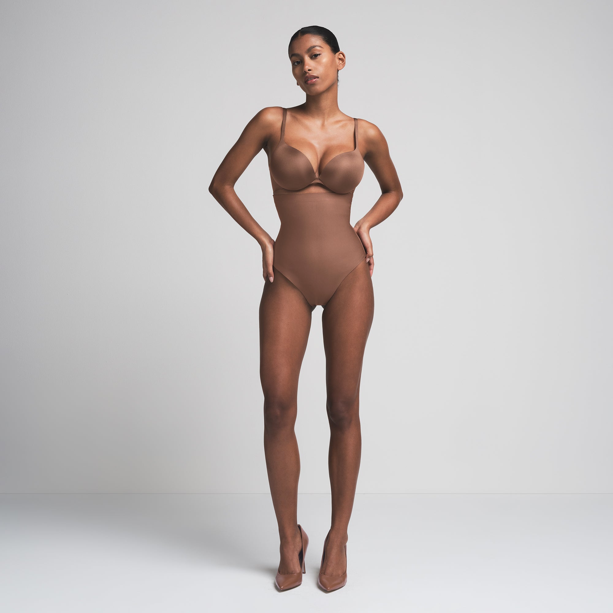 

Стринги Core Sculpt с высокой талией SKIMS, цвет jasper