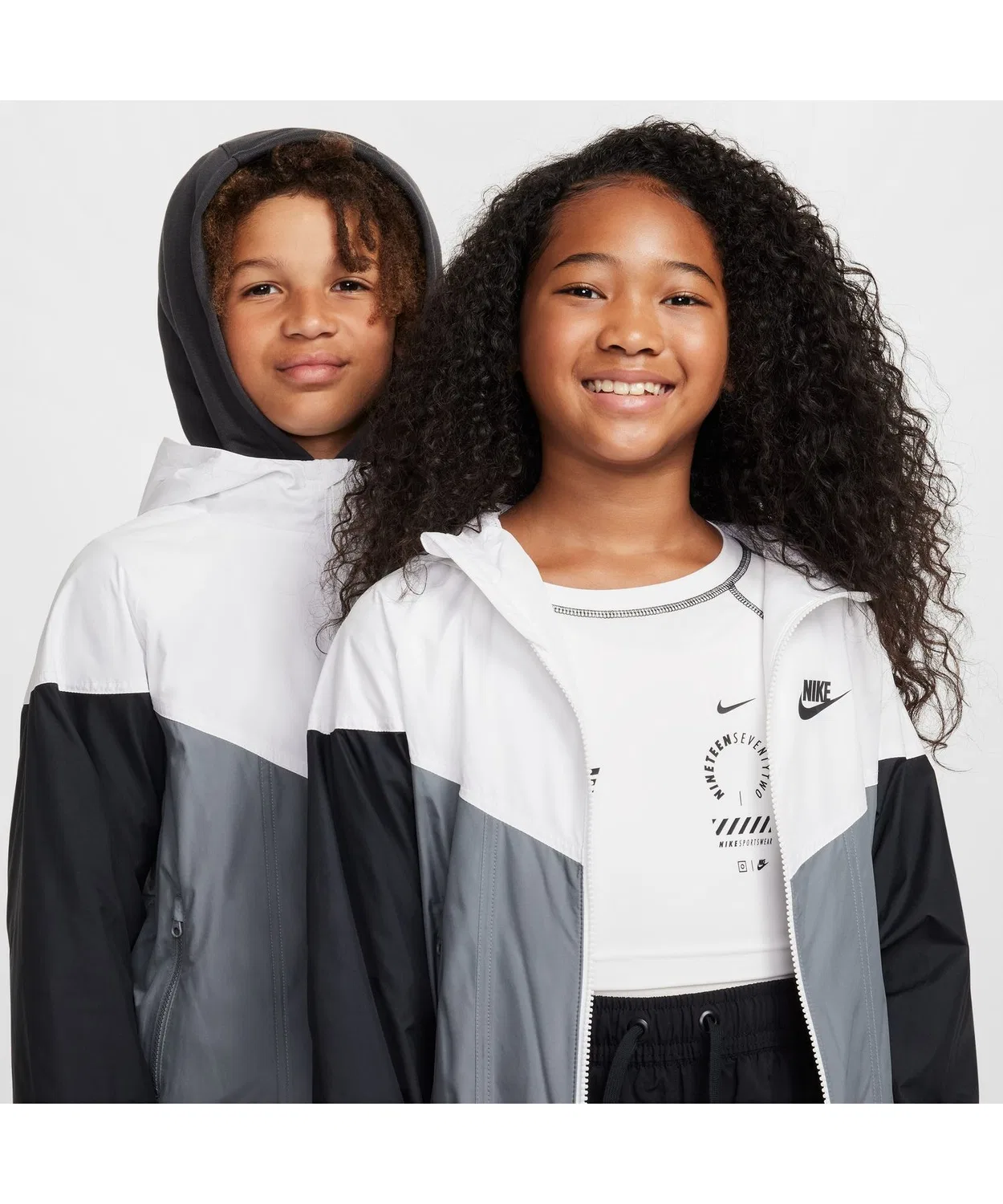 Куртка Nike Sportswear Windrunner флисовая бело-серая — фото 3
