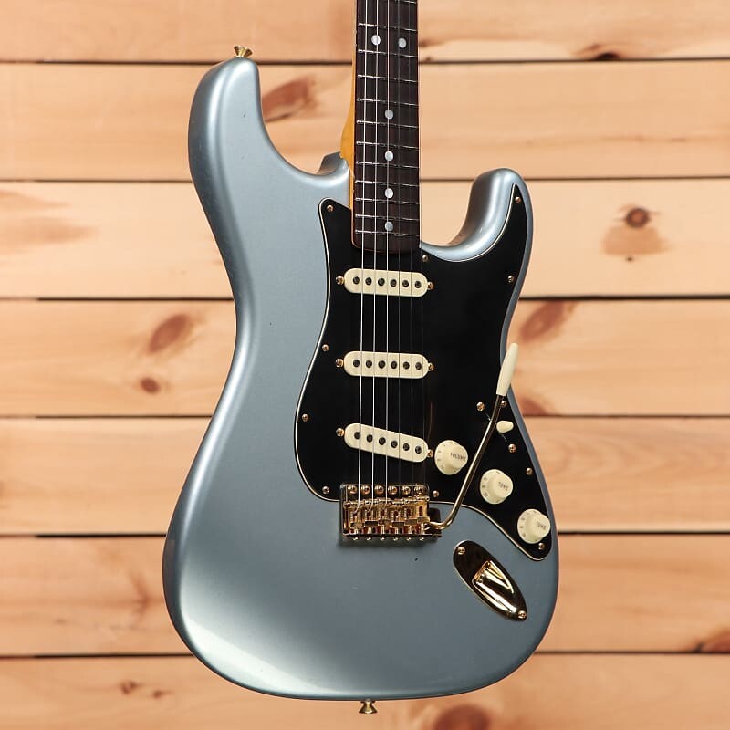 

Электрогитара Fender Custom Shop Limited 1965 Dual-Mag Stratocaster Journeyman Relic - Aged Ice Blue Metallic-CZ571151