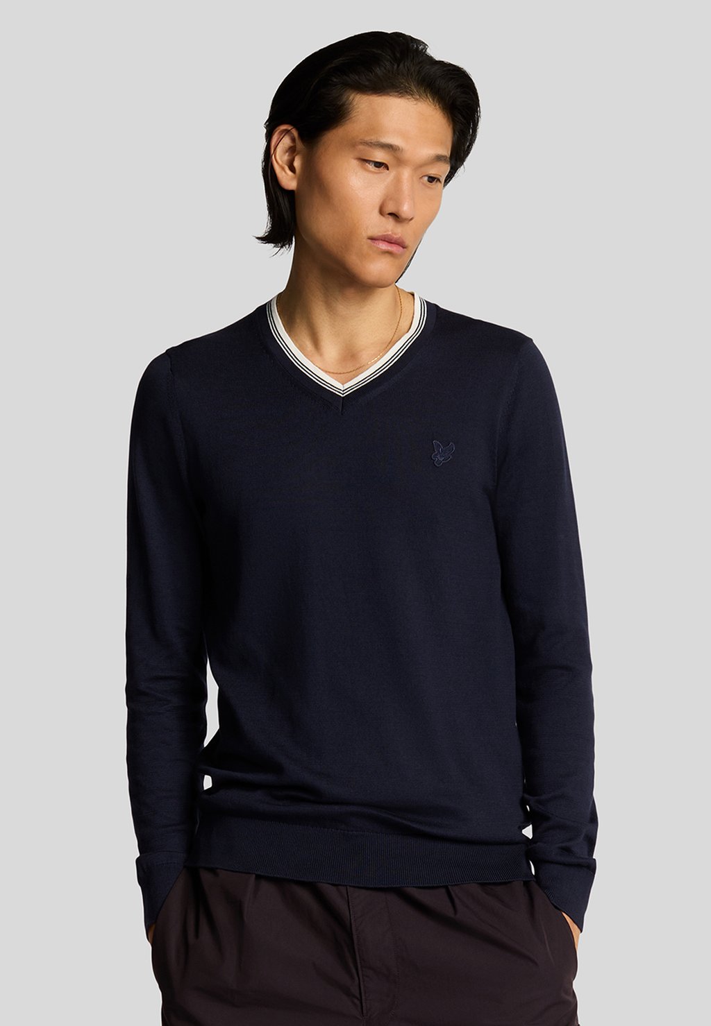 

Джемпер MID KNITS TIPPED V NECK Lyle & Scott, темно-синий