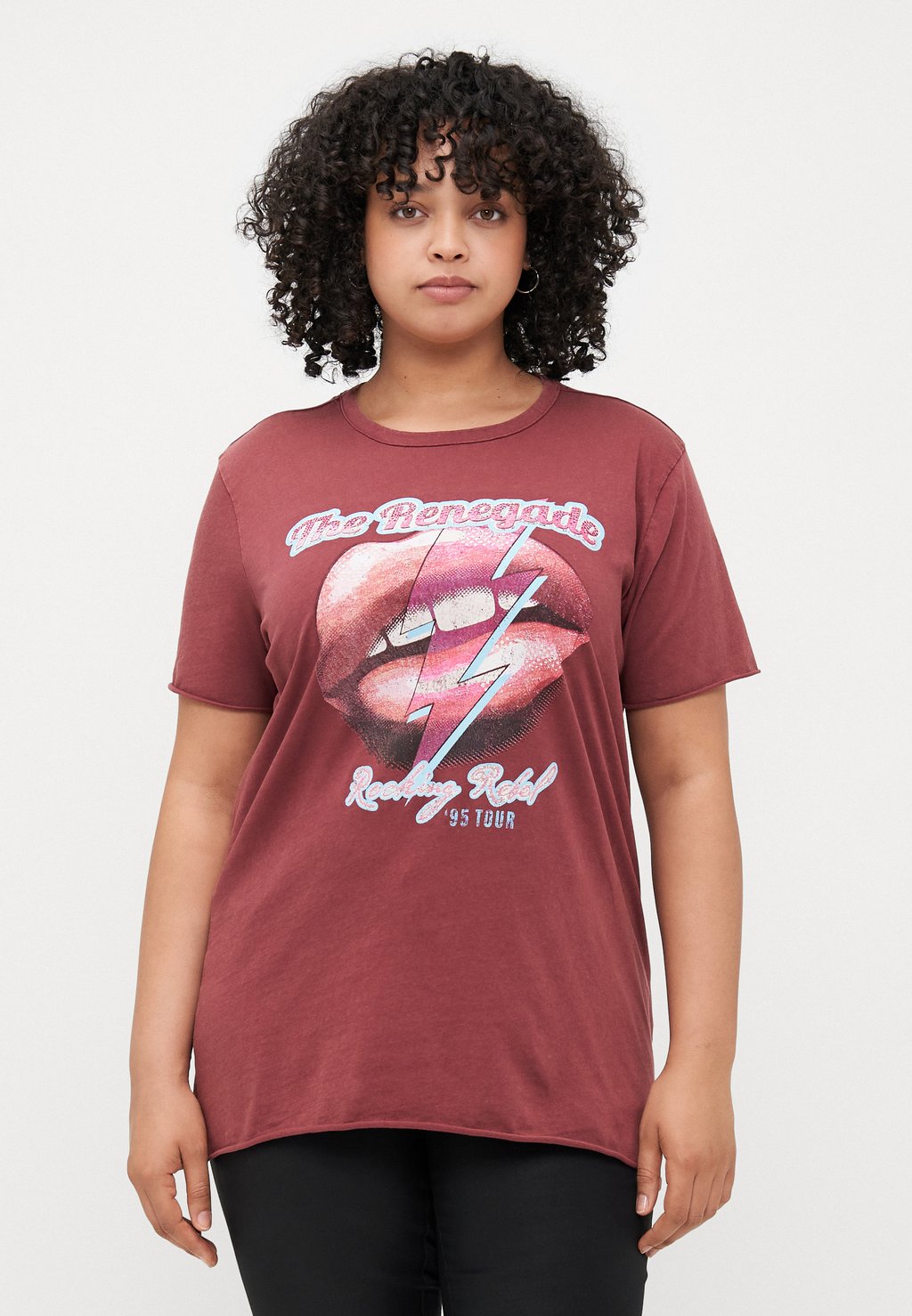 

Футболка с принтом CARMIKO LIFE WASHED TEE ONLY Carmakoma, темно-красный