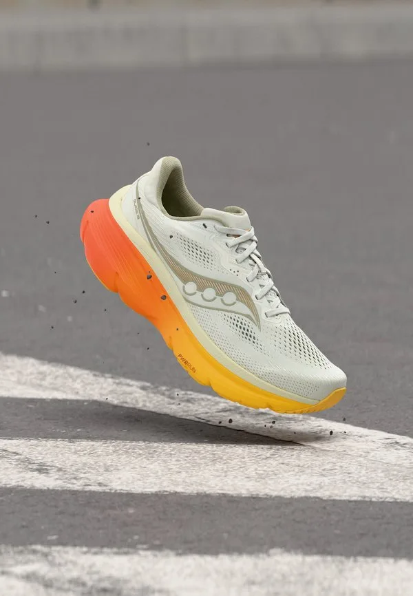 Беговые кроссовки guide 19 Saucony, Ivory/Fire