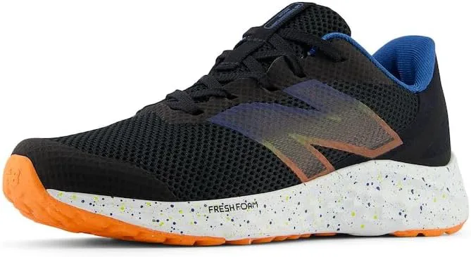 Кроссовки New Balance Unisex-Child Fresh Foam Arishi V4 с шнуровкой, черный/синий/оранжевый — фото 2