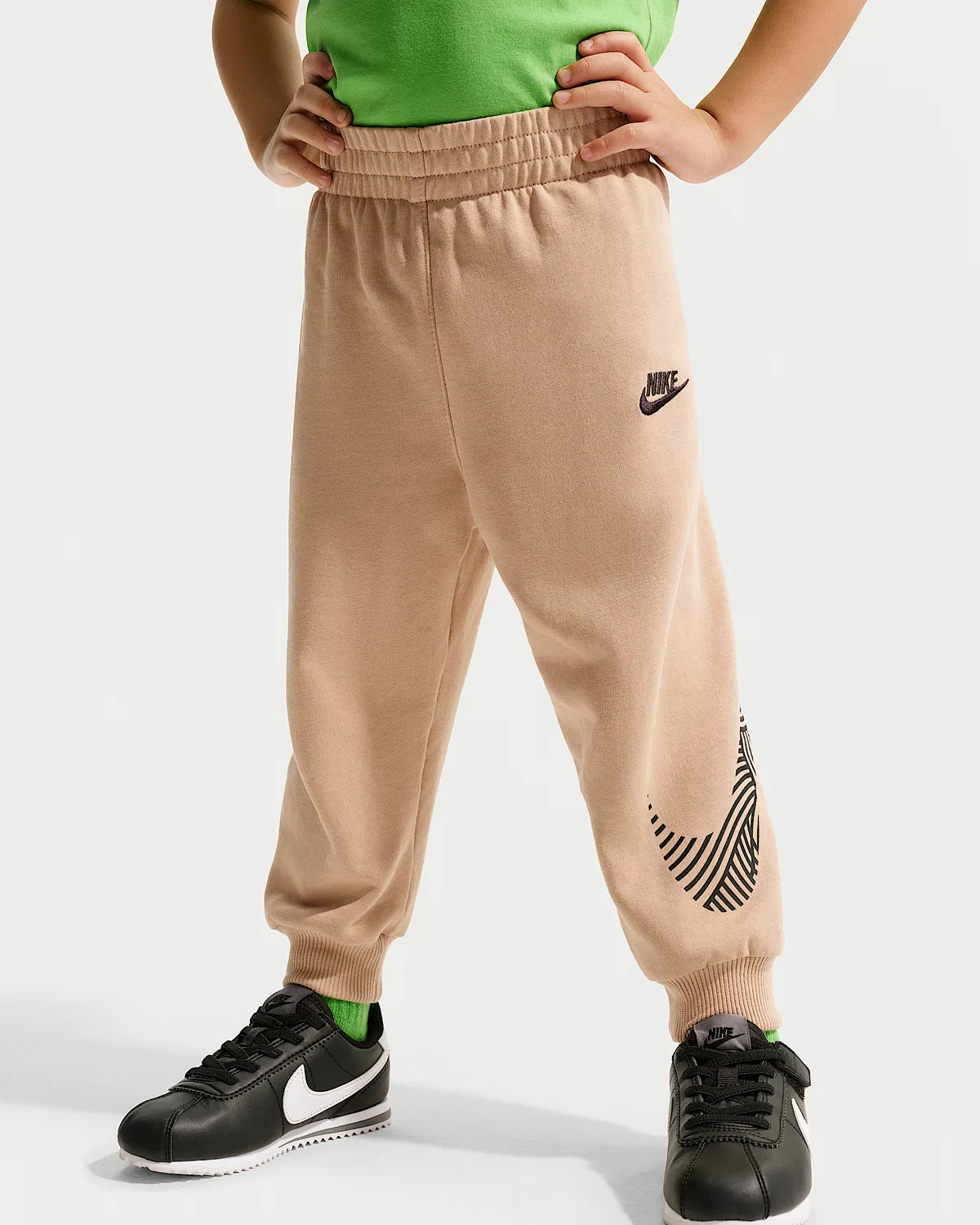 Детский комплект из 2 предметов: оверсайз-свитшот Nike Sportswear In The Zone из французского футера, Brown — фото 4