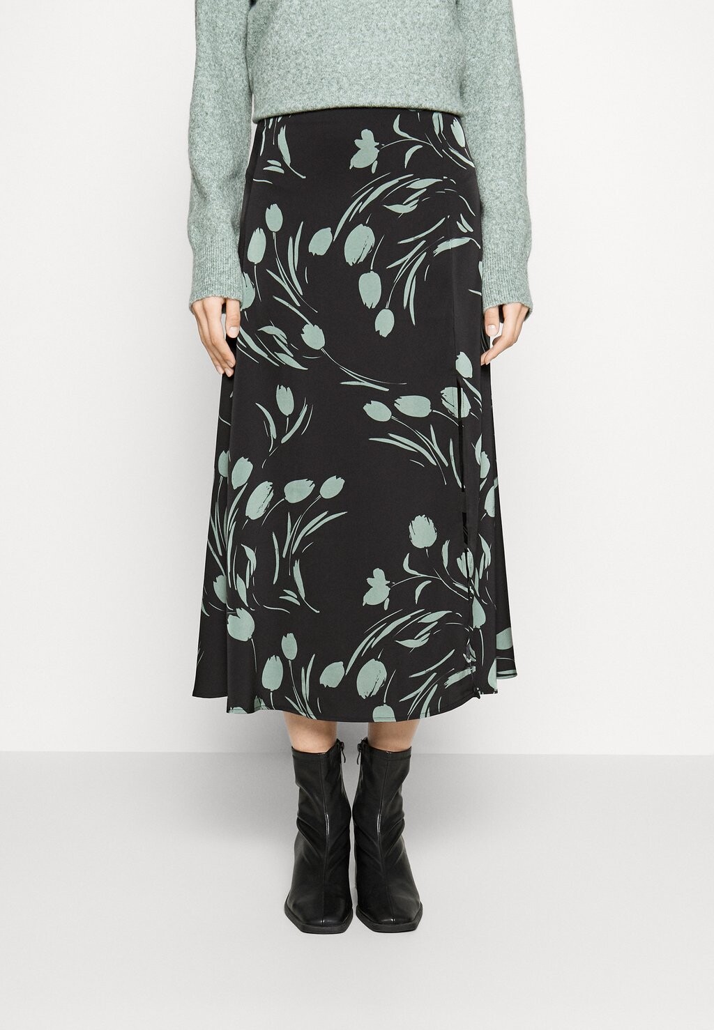 

Заслонка трубки Vero Moda ВММАРТА, цвет black/marta