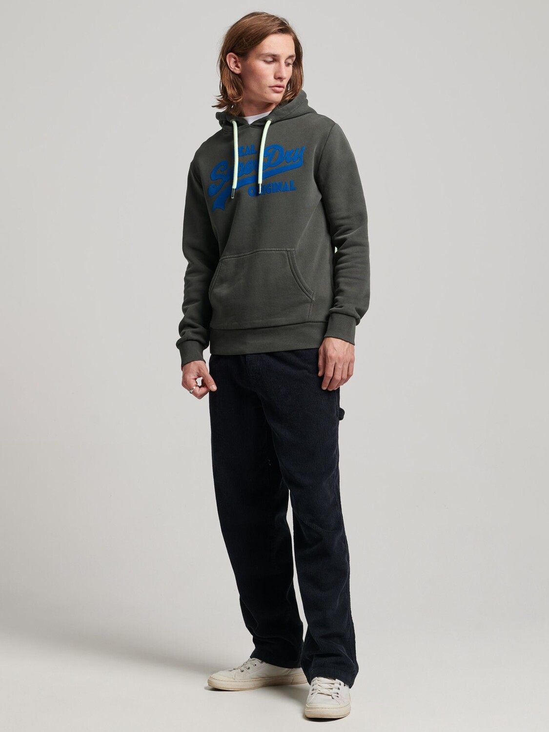 Неоновая толстовка с винтажным логотипом Superdry, карбоновый серый — фото 2