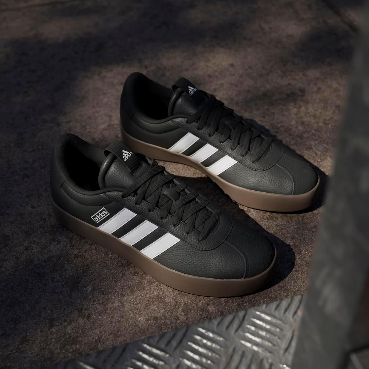 Мужские кроссовки adidas VL Court 3.0, белый/черный/карамельный — фото 2