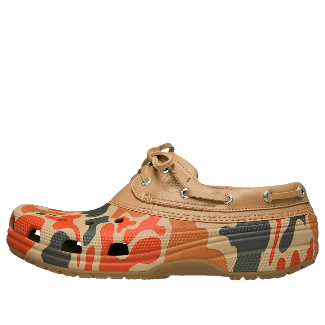 Классические мокасины Crocs Duck Camo, цвет tan