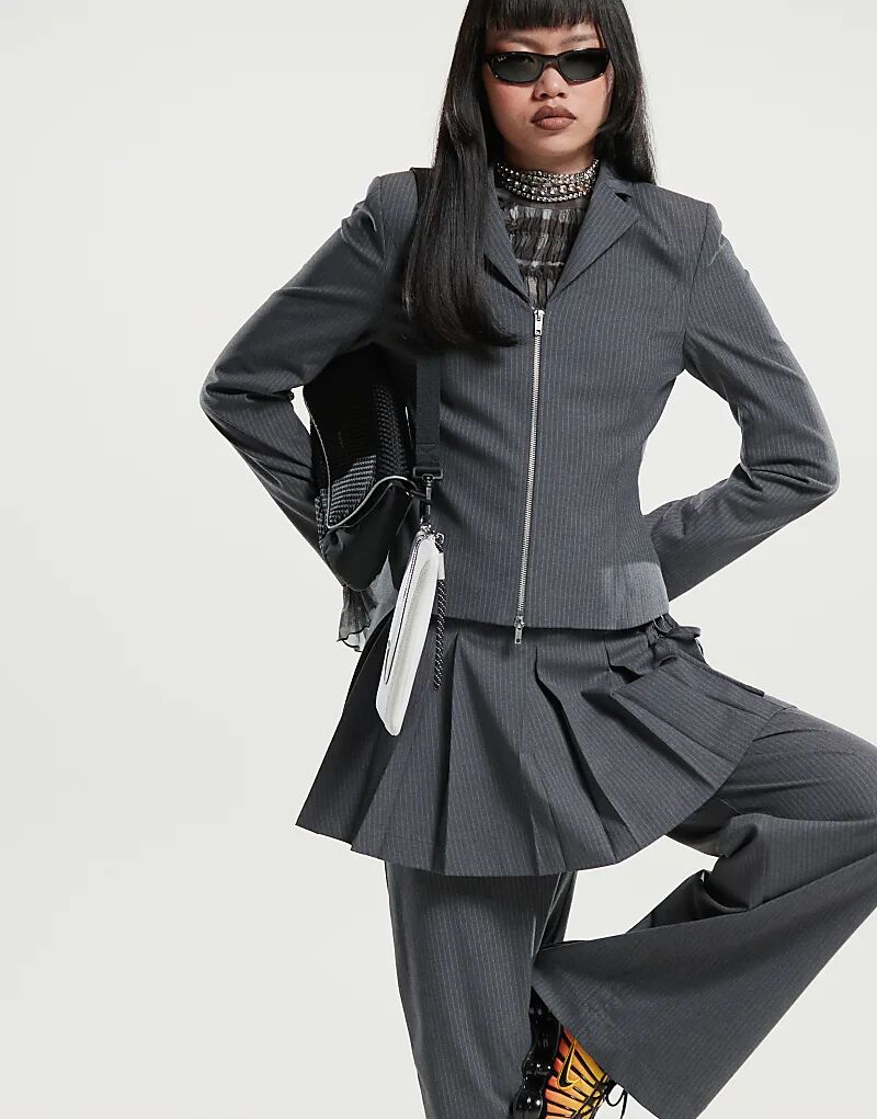 

Приталенный блейзер Weekday Mei co-ord на молнии в серую меланжевую полоску