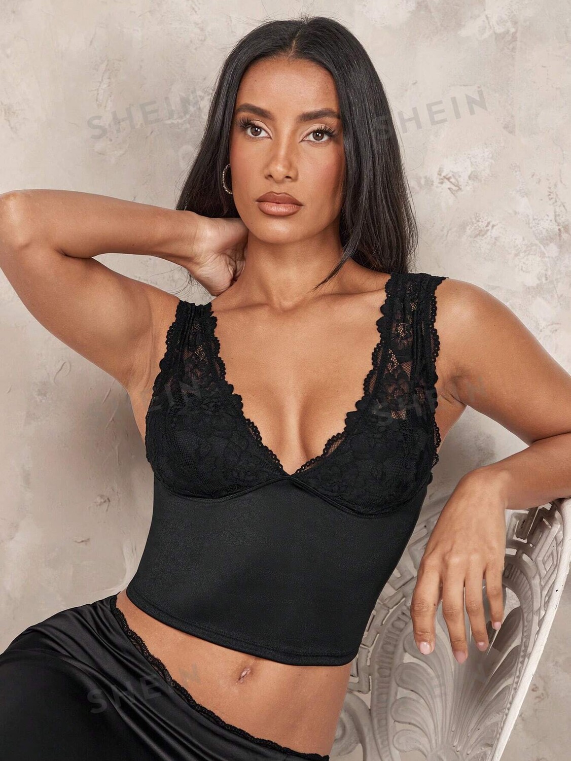 

Майка женская Shein Bae с кружевными вставками, черный