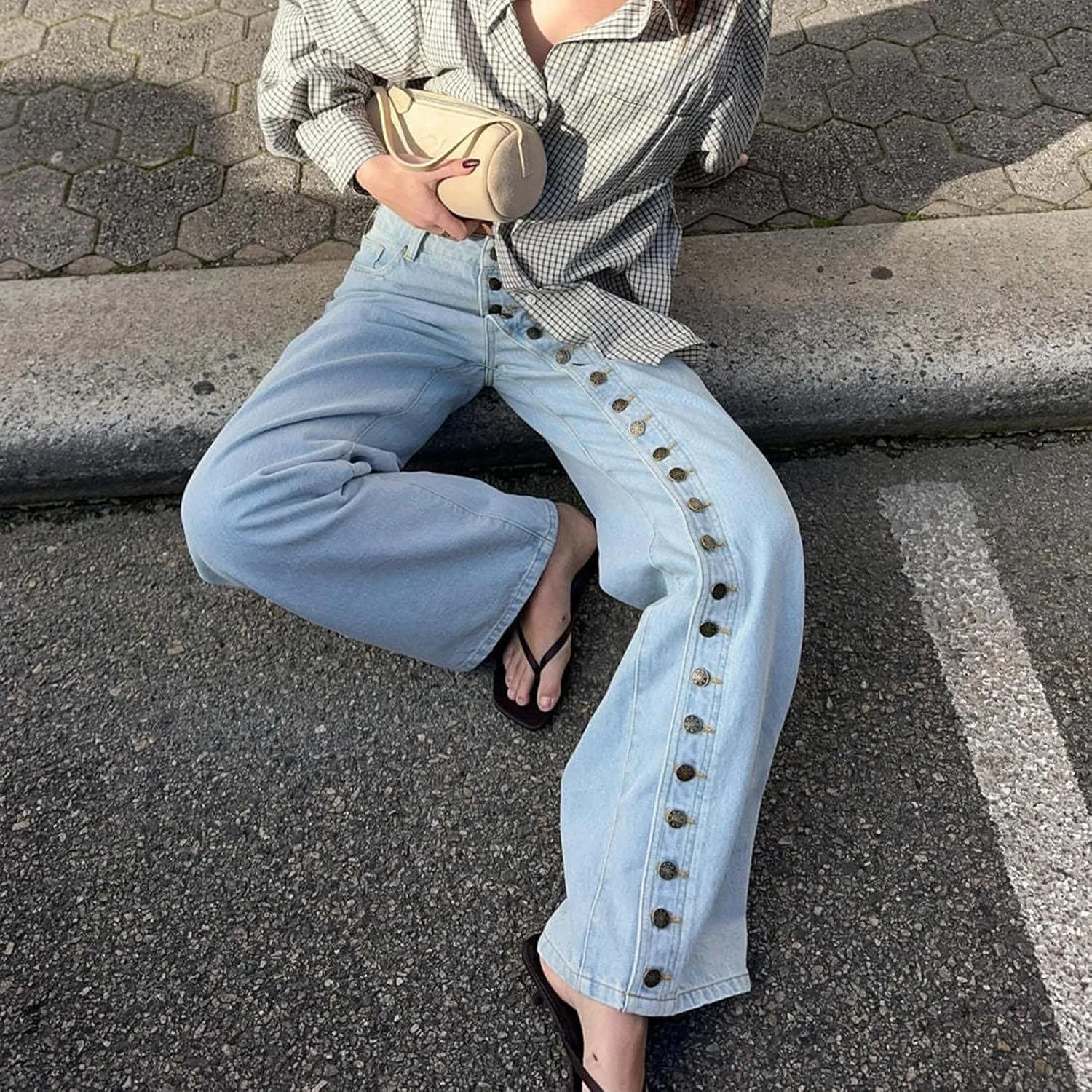 Женские джинсы low waist straight leg с декоративными пуговицами — фото 3