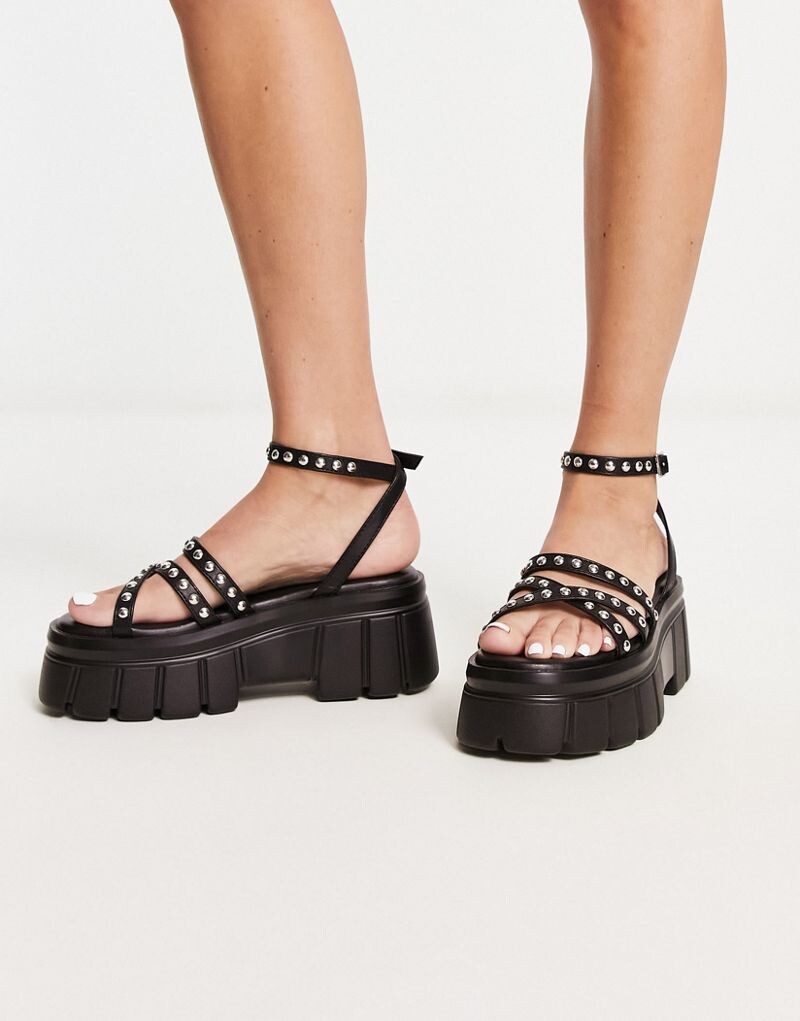 

Черные туфли на плоской подошве с заклепками ASOS DESIGN Tyson