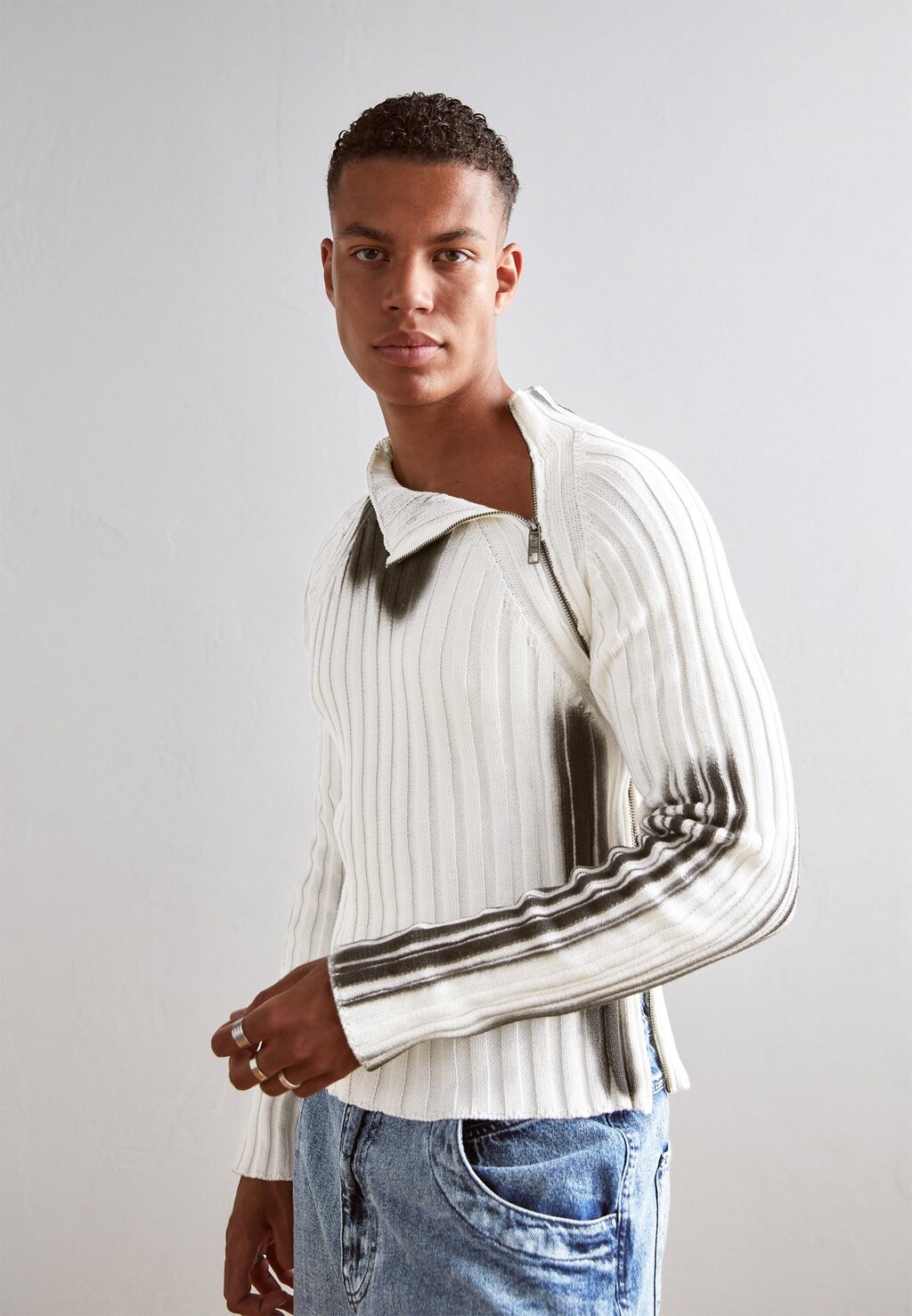 Свитер Jaded London DYED ASYMMETRIC ZIP, цвет White купить по цене