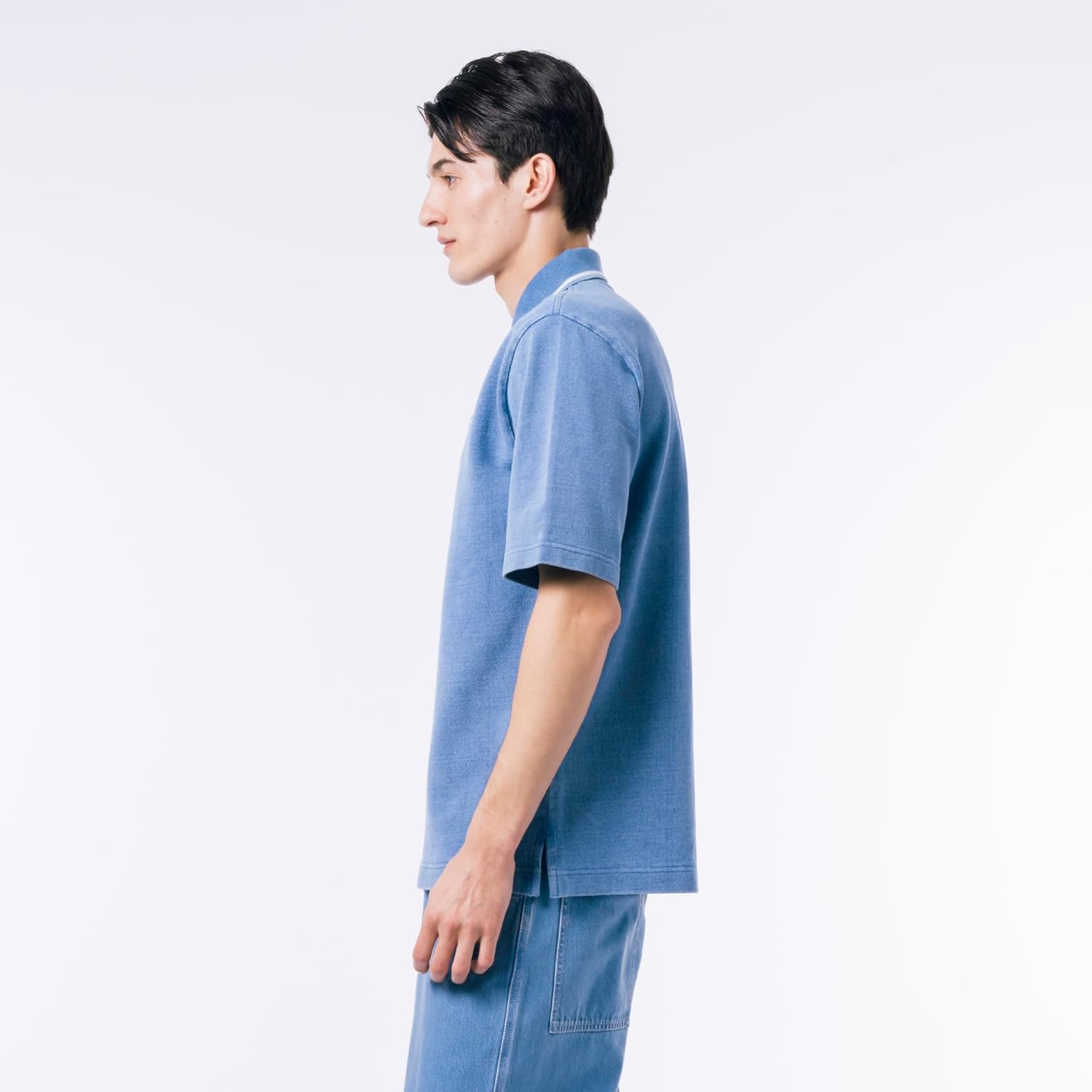 

Мужская рубашка-поло LACOSTE в рубчик, подобранная по цвету, цвета индиго