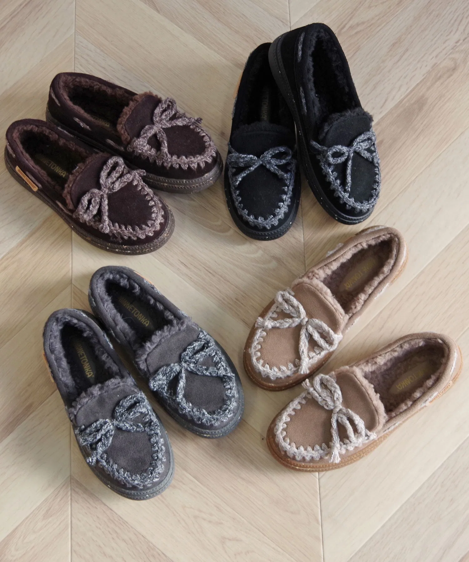 Унисекс мокасины из замши Minnetonka с вязаной строчкой бежевые — фото 3