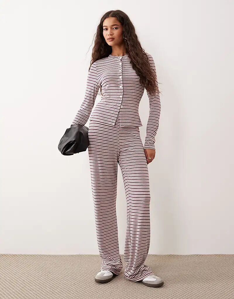 

Широкие брюки ASOS DESIGN в ягодную полоску